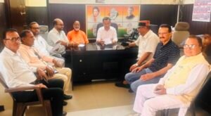 राहुल गांधी के उत्तराखंड दौरे को ऐतिहासिक बनाने के लिए कंट्रोल रूम में वरिष्ठ नेताओं की महत्वपूर्ण बैठक राहुल गांधी के उत्तराखंड दौरे को ऐतिहासिक बनाने के लिए कंट्रोल रूम में वरिष्ठ नेताओं की महत्वपूर्ण बैठक