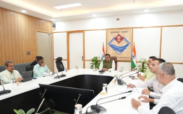 मुख्य सचिव ने जनपद स्तर पर 143 और 154 से सम्बन्धित विभिन्न मामलों के निस्तारण में हो रही देरी पर नाराजगी व्यक्त की