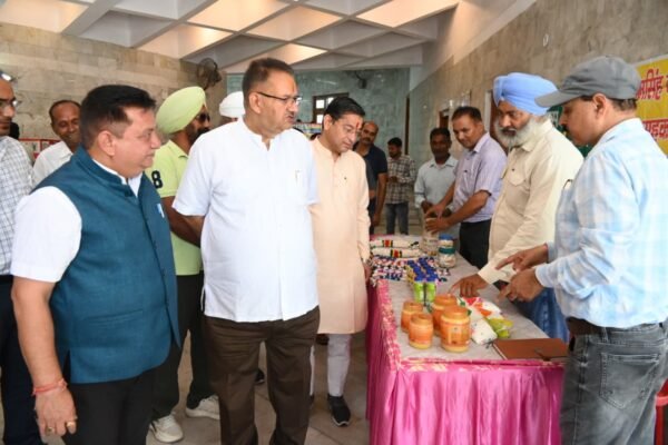काशीपुर में खेत बचाओ अभियान कार्यक्रम में कृषि मंत्री गणेश जोशी ने किसानों से वैज्ञानिक एवं प्राकृतिक खेती अपनाने का किया आह्वान