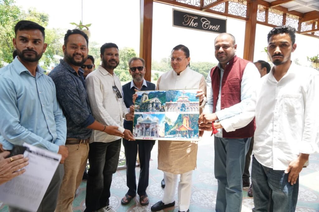 CM धामी से मिले GMVN निदेशक पारस गोयल, चारधाम यात्रा पर हुई चर्चा