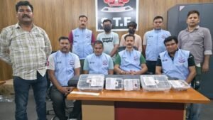 फर्जी शस्त्र लाइसेंस रैकेट पर STF का बड़ा एक्शन, 2 गिरफ्तार; हथियार और फर्जी लाइसेंस बरामद फर्जी शस्त्र लाइसेंस रैकेट का भंडाफोड़, STF ने दो आरोपियों को किया गिरफ्तार