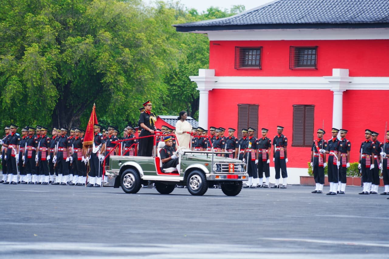 देहरादून स्थित भारतीय सैन्य अकादमी में आयोजित IMA Passing Out Parade 2026 का दृश्य