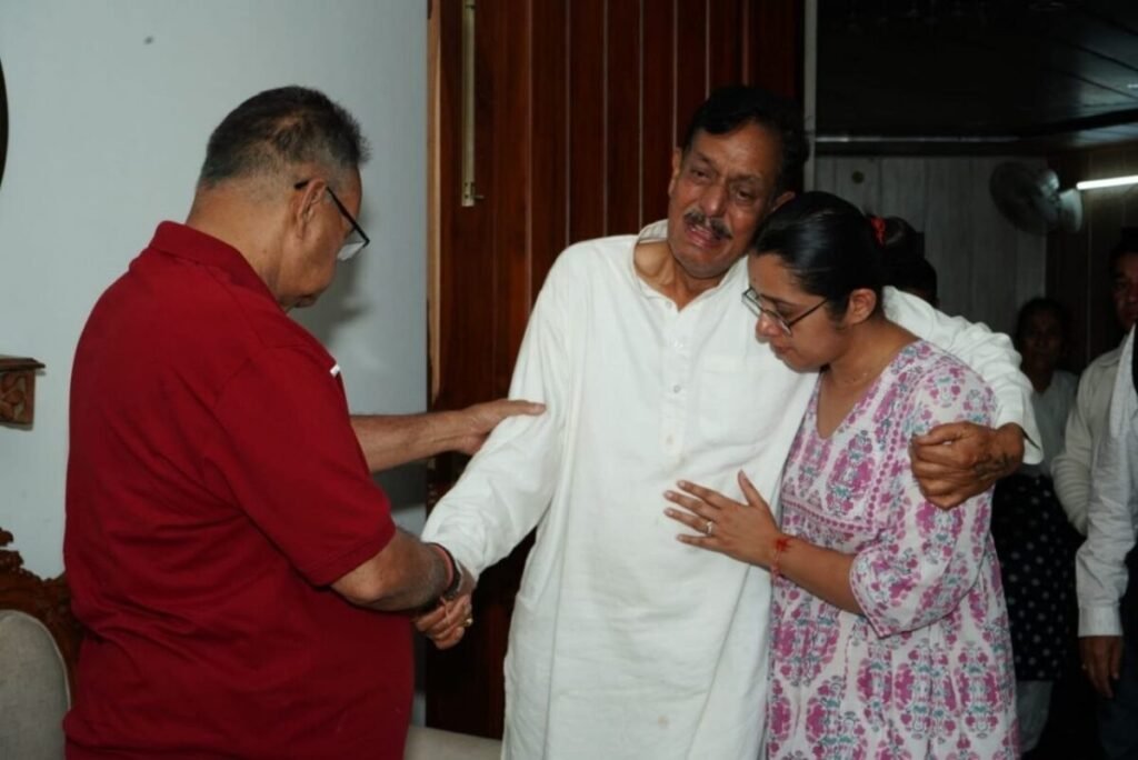 पद्मश्री जसपाल राणा के निधन पर संवेदनांए प्रकट करने उनके आवास पहुंचे कैबिनेट मंत्री गणेश जोशी, परिजनों से मुलाकात की