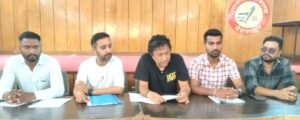 थानो के रामनगर डांडा में विवादित भूमि प्रकरण को लेकर लक्ष्मण सिंह ने फिर ली न्यायालय की शरण थानो भूमि विवाद: लक्ष्मण सिंह ने फिर खटखटाया कोर्ट का दरवाजा