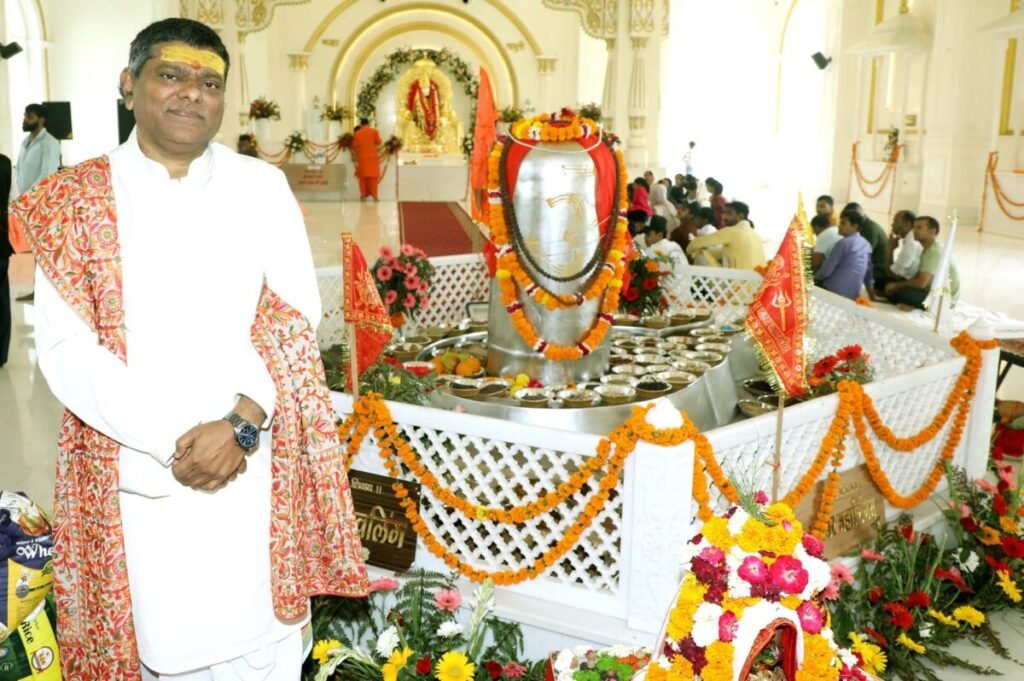 हरिद्वार में स्थापित हुआ 5211 किलोग्राम वजनी विश्व का सबसे बड़ा पारद शिवलिंग