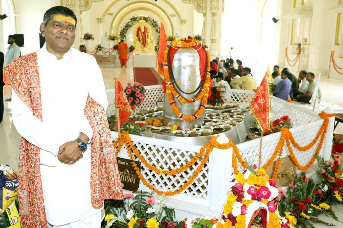 हरिद्वार में स्थापित हुआ 5211 किलोग्राम वजनी विश्व का सबसे बड़ा पारद शिवलिंग