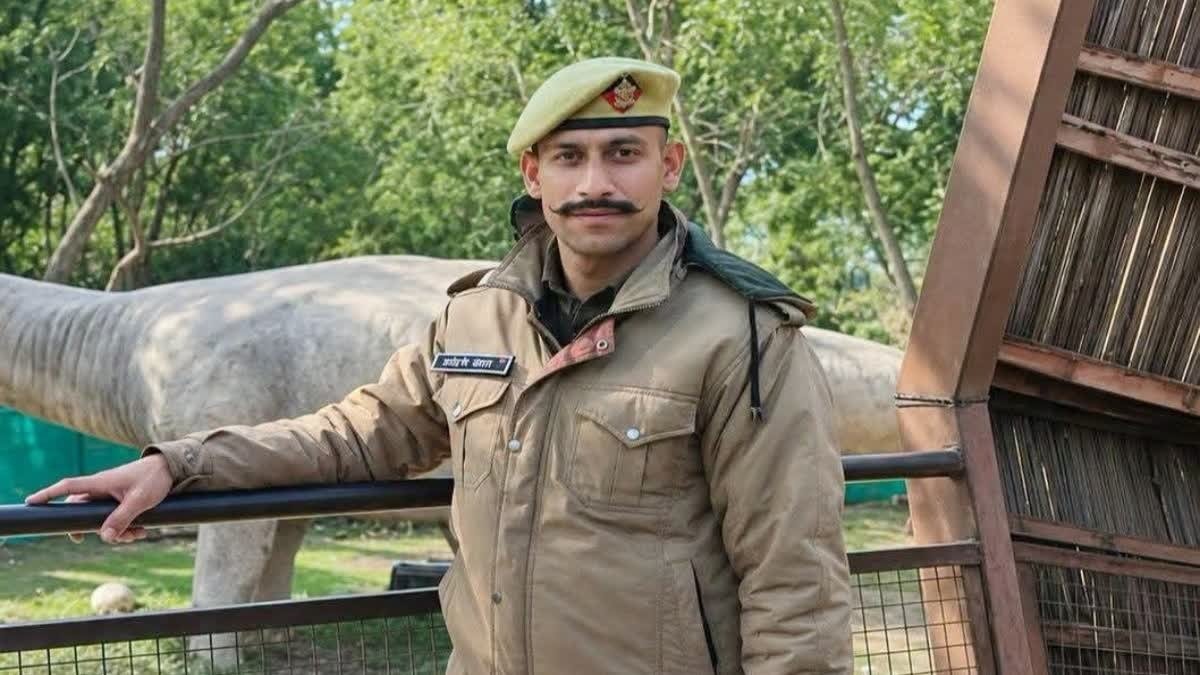 उत्तरकाशी में जंगल की आग बुझाते हुए वन कर्मी की दर्दनाक मौत, खाई में मिला शव