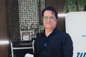 अकड़ किस बात की? पद केवल ज़िम्मेदारी है, पहचान नहीं पद केवल ज़िम्मेदारी है, पहचान नहीं: एक विचार