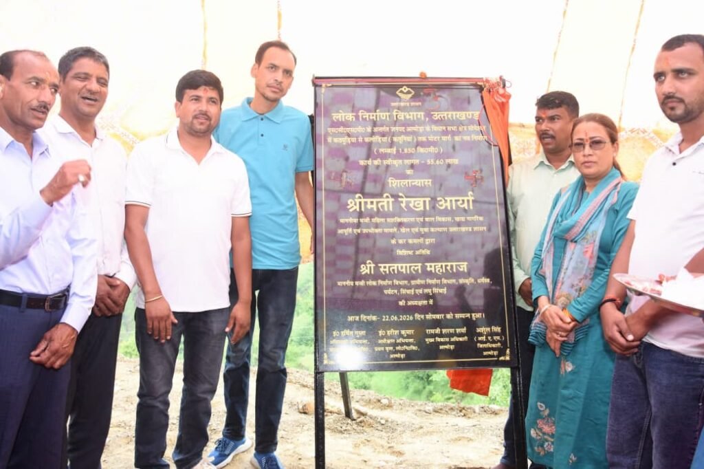 कैबिनेट मंत्री रेखा आर्या ने किया सड़क का शिलान्यास