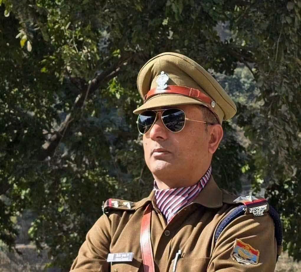 रात्रि ड्यूटी से लौट रहे शिवपुरी चौकी प्रभारी की सड़क हादसे में मौत, स्कॉर्पियो गंगा में गिरी