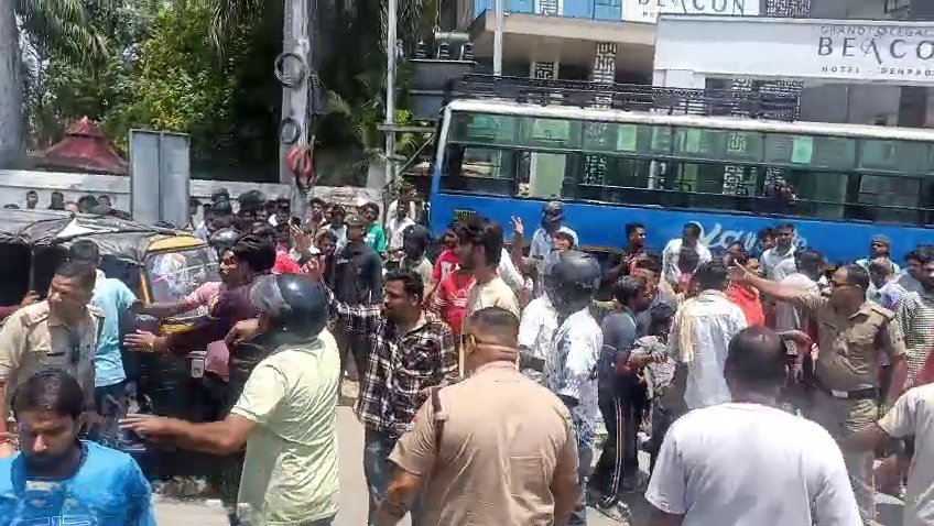 बस चालक को पड़ा दौरा, 5 लोगों को रौंदा, एक की मौत