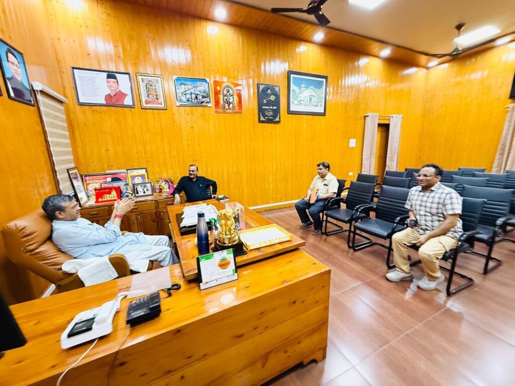 आगामी वर्षा ऋतु की तैयारियों को लेकर महापौर सौरभ थपलियाल ने ली नगर निगम अधिकारियों की समीक्षा बैठक, विभिन्न जनहित के विषयों पर चर्चा 