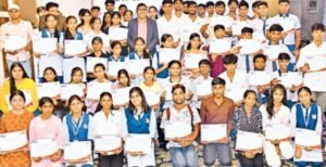 Dr Shiv Kumar Dadar addressing students on AI and Digital Media Career Opportunities in Lucknow seminar