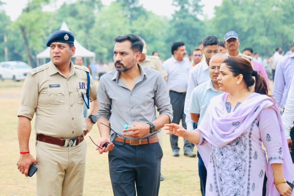 जिलाधिकारी ने तैयारियों का लिया जायजा, अधिकारियों को दिए समयबद्ध व्यवस्थाओं के निर्देश