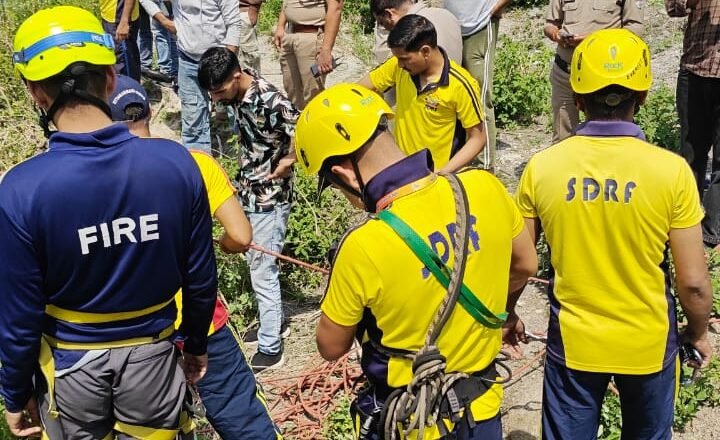 Mussoorie Accident: खाई में गिरी कार, एक महिला की मौत