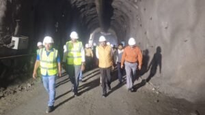 बैठक के दौरान मुख्य सचिव ने जल विद्युत निगम और एलएंडटी को वर्ष 2031 तक कार्य पूर्ण किए जाने के निर्देश दिए CS Photo 06 dt. 16 July, 2026