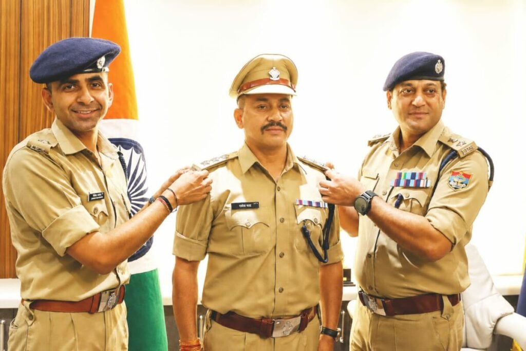 पदोन्नत अधिकारियों के सम्मान में किया गया पिपिंग सेरेमनी का आयोजन