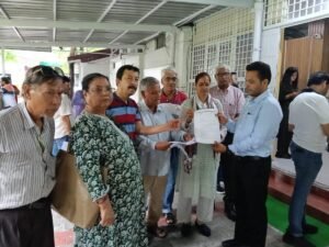 देहरादून में कानून-व्यवस्था को लेकर मुख्यमंत्री के नाम ज्ञापन, हथियारबंद तीर्थयात्रियों और साम्प्रदायिक तत्वों पर कार्रवाई की मांग Uttarakhand Law and Order: CM को ज्ञापन, कानून-व्यवस्था पर उठाए सवाल