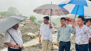 Red Alert: ग्राउंड जीरो पर पहुंचे डीएम आशीष चौहान, बंद सड़कें तुरंत खोलने और संवेदनशील इलाकों में सुरक्षा बढ़ाने के निर्देश Red Alert: ग्राउंड जीरो पर पहुंचे डीएम आशीष चौहान, बंद सड़कें तुरंत खोलने और संवेदनशील इलाकों में सुरक्षा बढ़ाने के निर्देश