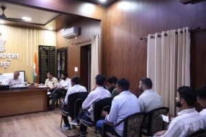 नगर आयुक्त ने स्वच्छता, जलभराव, नाला सफाई, डेंगू रोकथाम एवं आपदा तैयारियों की समीक्षा की, अधिकारियों को त्वरित कार्रवाई के दिए निर्देश WhatsApp Image 2026-07-13 at 17.17.45