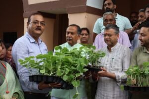 हरेला पर्व पर नगर निगम का हरित संकल्प: महापौर सौरभ थपलियाल एवम नगर आयुक्त महोदय ने किया अभियान का शुभारम्भ, मिशन पोषण संकल्प के तहत लाखों सब्जी पौधों के वितरण की शुरुआत WhatsApp Image 2026-07-16 at 14.58.04