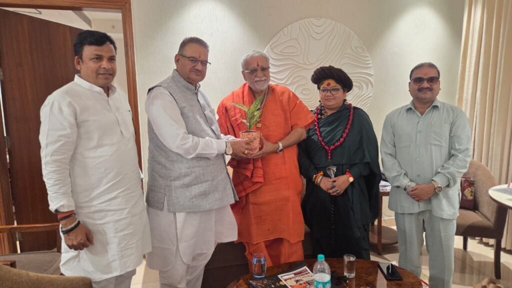 नई दिल्ली में महामंडलेश्वर यज्ञमूर्ति स्वामी डॉ. सुमनानंद गिरि जी महाराज एवं साध्वी गुरुदीदी मीनाक्षी भैरवी ने कैबिनेट मंत्री गणेश जोशी से की शिष्टाचार भेंट