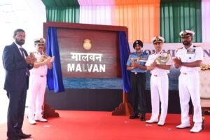 भारतीय नौसेना ने माहे श्रेणी के पनडुब्बी रोधी उथले पानी के पोतों में से दूसरे, आईएनएस मालवन को कमीशन किया WhatsApp Image 2026-07-23 at 18.32.11