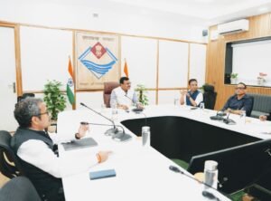 सभी पंपिंग पेयजल परियोजनाओं के निर्माण में सोलराइजेशन की संभावनाओं को अनिवार्य रूप से तलाश जाए : CS WhatsApp Image 2026-07-25 at 11.06.06