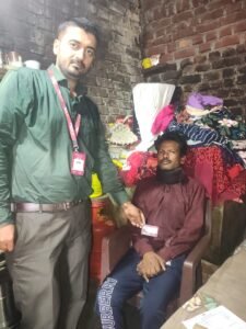 समाधान दिवस में मिला त्वरित न्याय, डीएम की संवेदनशीलता से दिव्यांग सुनील को मिली पेंशन, बैंक खाता और नई व्हीलचेयर ph (16)