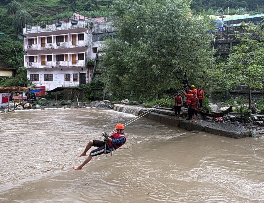 आपदा से निपटने की तैयारियों को परखाः देहरादून के 7 संवेदनशील स्थानों पर एक साथ हुई मॉकड्रिल