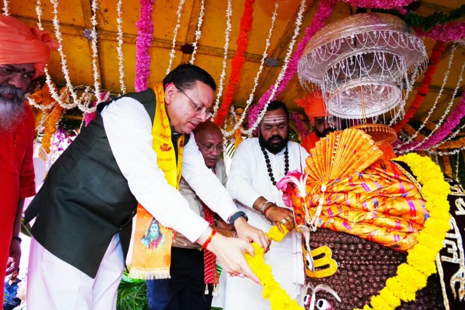 टपकेश्वर महादेव की भव्य शोभायात्रा में शामिल हुए मुख्यमंत्री धामी