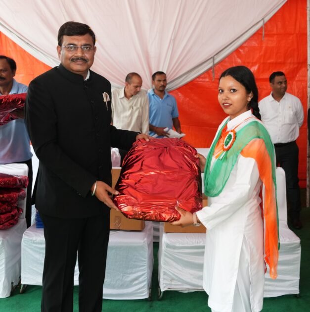 स्वतंत्रता दिवस पर मुख्य सचिव ने सुशासन, विकसित उत्तराखण्ड और हिमालय संरक्षण का लिया संकल्प