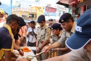 कावड़ मेले को सकुशल रूप से संपन्न कराने के लिए खुद मैदान में उतरे एसएसपी दून WhatsApp Image 2026-08-08 at 15.49.32