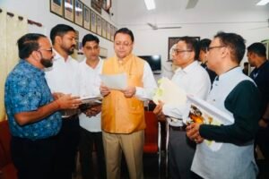 धरने के 86वें दिन और दो बार मुख्यमंत्री आवास कूच के बाद आखिरकार बेरोजगार मेडिकल लैब तकनीशियनों की मुख्यमंत्री धामी से हुई मुलाकात WhatsApp Image 2026-08-11 at 17.33.36