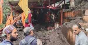 पंचम केदार कल्पेश्वर महादेव परिसर में भारी बारिश के बाद अचानक भूस्खलन होने से अफरा-तफरी मची WhatsApp Image 2026-08-18 at 11.34.13