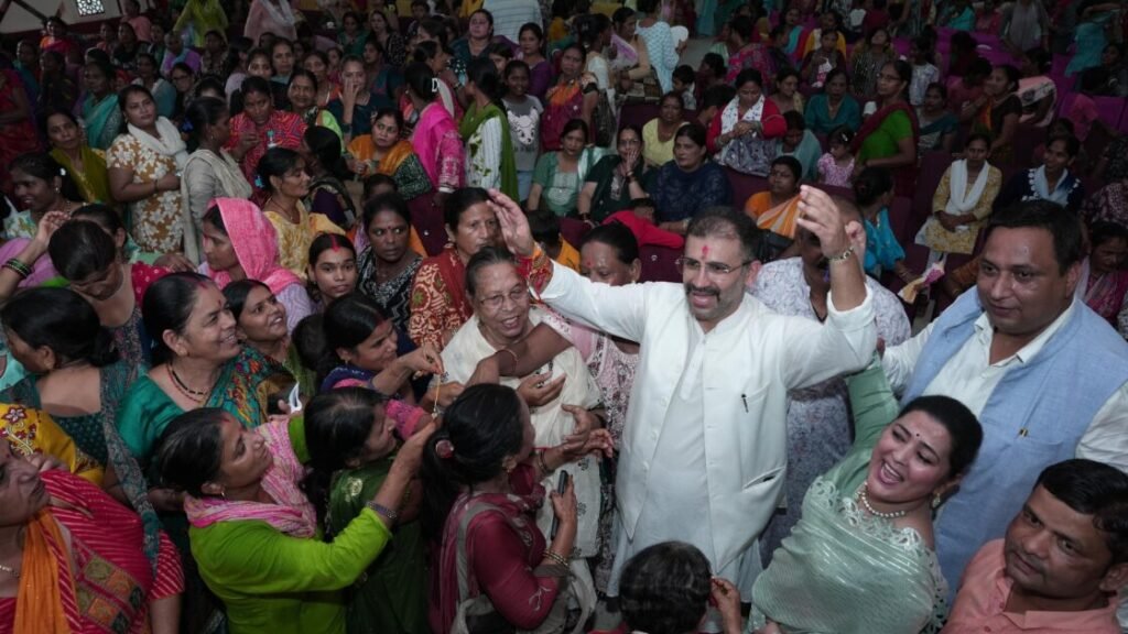 कैन्ट विधानसभा में गूंजा रक्षाबंधन का उल्लास, मातृशक्ति ने बांधा रक्षा सूत्र