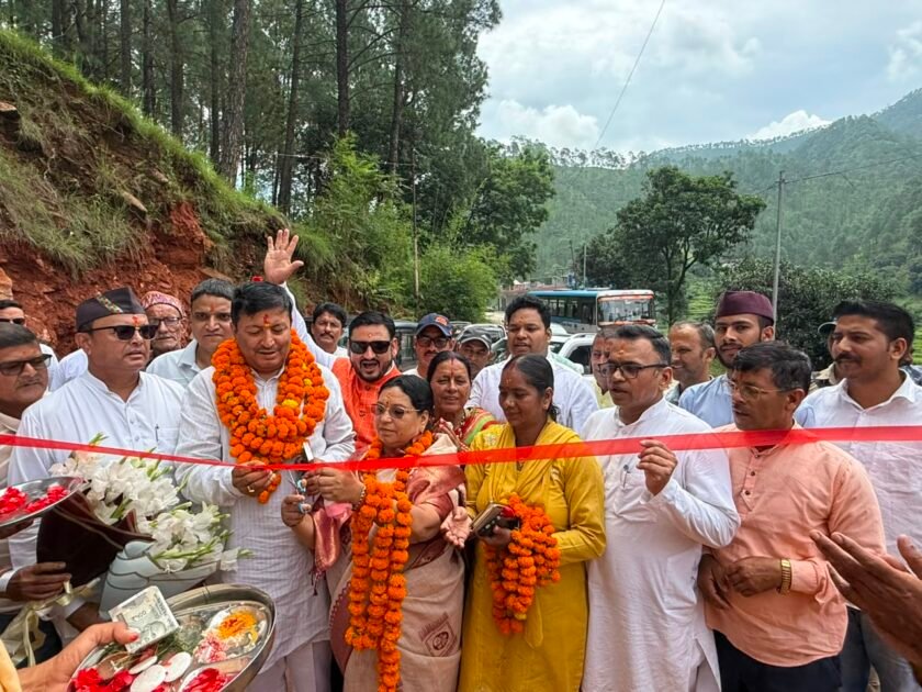बागेश्वर के विकास को मिली नई रफ्तार, रुपये 12.18 करोड़ की सड़क का हुआ शुभारंभ