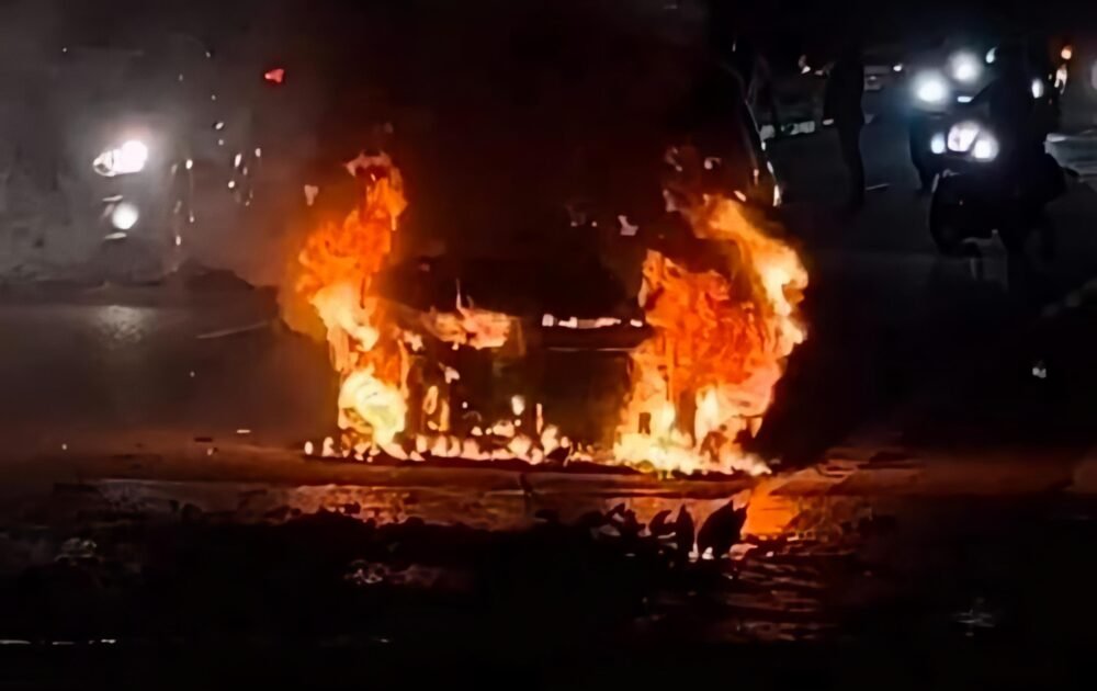 देहरादून-हरिद्वार हाईवे पर चलती कार में लगी आग, चालक ने कूदकर बचाई जान