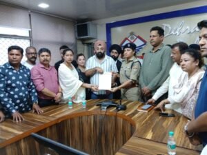 ‘वसूली अभियान मोर्चा’ की आपत्तिजनक पोस्ट के खिलाफ कांग्रेस कार्यकर्ताओं का आक्रोश, स्वाति नेगी संग एसएसपी कार्यालय पहुंचकर दी शिकायत WhatsApp Image 2026-09-09 at 16.40.05
