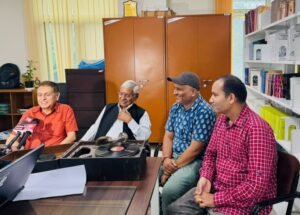 गढ़वाल और कुमाऊं के लगभग लुप्त हो चुके ग्रामोफोन रिकॉर्ड गानों को दून पुस्तकालय एवं शोध केन्द्र ने डिजिटल करके नई ज़िंदगी दी WhatsApp Image 2026-09-14 at 16.27.07