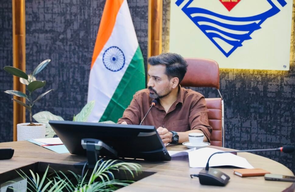 परिवार की प्रताड़ना और आर्थिक संकट के बीच रुद्र प्रताप का सहारा बना देहरादून जिला प्रशासन