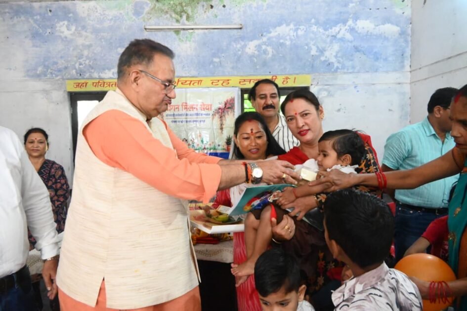 आंगन का मिलन’ कार्यक्रम में शामिल हुए कैबिनेट मंत्री गणेश जोशी, आंगनबाड़ी कार्यकत्रियों एवं आशा बहनों को किया सम्मानित