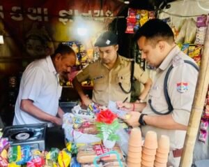 📲 हर जरूरी अपडेट सबसे पहले पाने के लिए हमसे सोशल मीडिया पर जुड़ें। • WhatsApp Channel – ताज़ा खबरों के लिए [CLICK HERE] • Instagram – न्यूज और वीडियो अपडेट्स के लिए [CLICK HERE] • Facebook – खबरों और खास अपडेट्स के लिए [CLICK HERE]