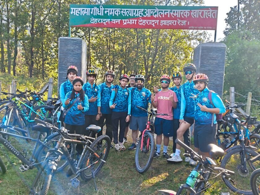 गांधी जयंती पर देहरादून में निकली साइकिल रैली, खाराखेत पहुंचकर स्वतंत्रता सेनानियों को दी श्रद्धांजलि