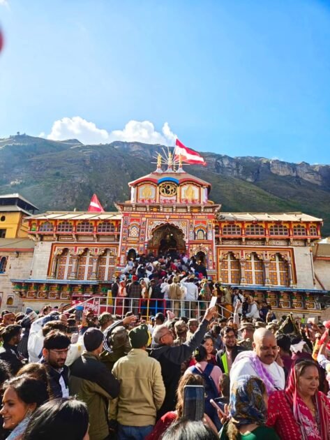 पितृ पक्ष में बद्रीनाथ धाम में उमड़ा आस्था का सैलाब, ब्रह्मकपाल में पिंडदान के लिए पहुंच रहे श्रद्धालुओं का हुजूम