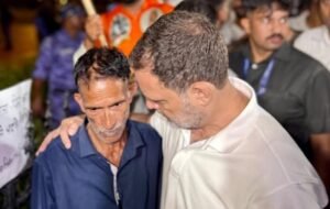 इंडिया गेट पर अंकिता के माता-पिता का धरना, राहुल-प्रियंका साथ