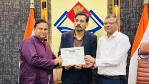 देहरादून जिला योजना समिति के सदस्यों को मिले प्रमाण पत्र