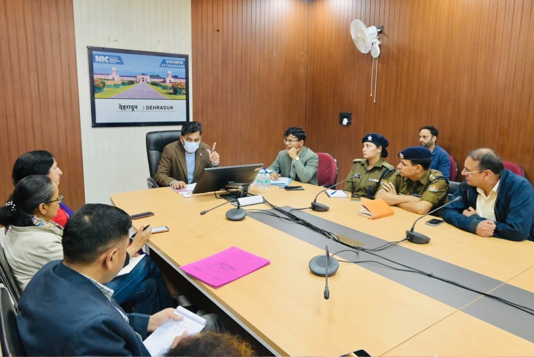Mussoorie Winterline Carnival 2026 की तैयारियों को लेकर देहरादून में जिलाधिकारी की अध्यक्षता में बैठक